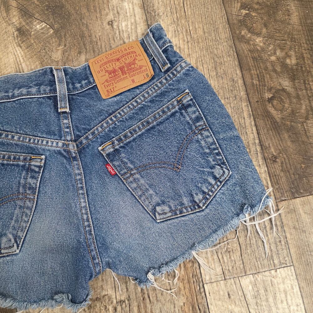 Vintage Levis Cut Off Shorts Mid Rise Tag Size 5 Medium Wash Summer Festival 517 - Picture 5 of 6